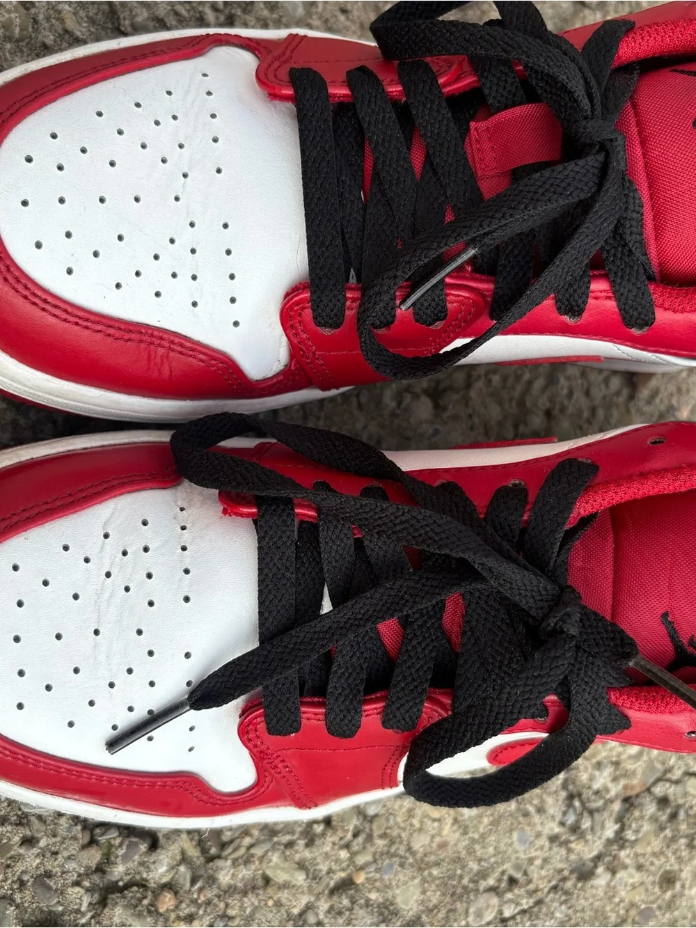 Nike men’s Red, White & Black Low-Top Sneakers